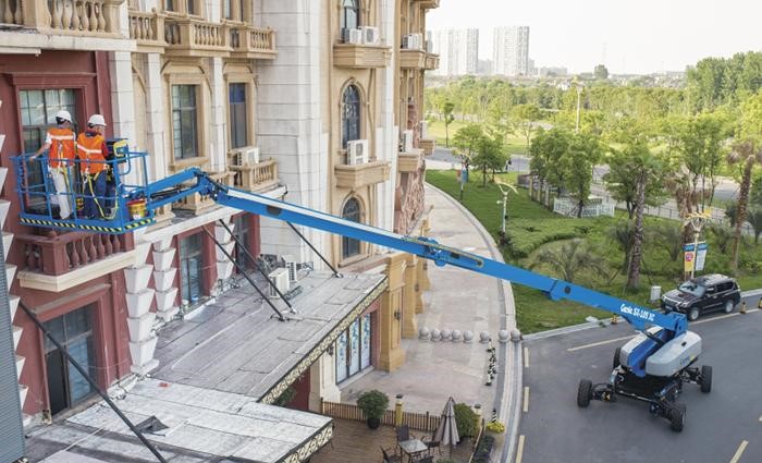 Maximizing Your Aerial Lift Rental: Tips and Best Practices for Efficiency and Safety